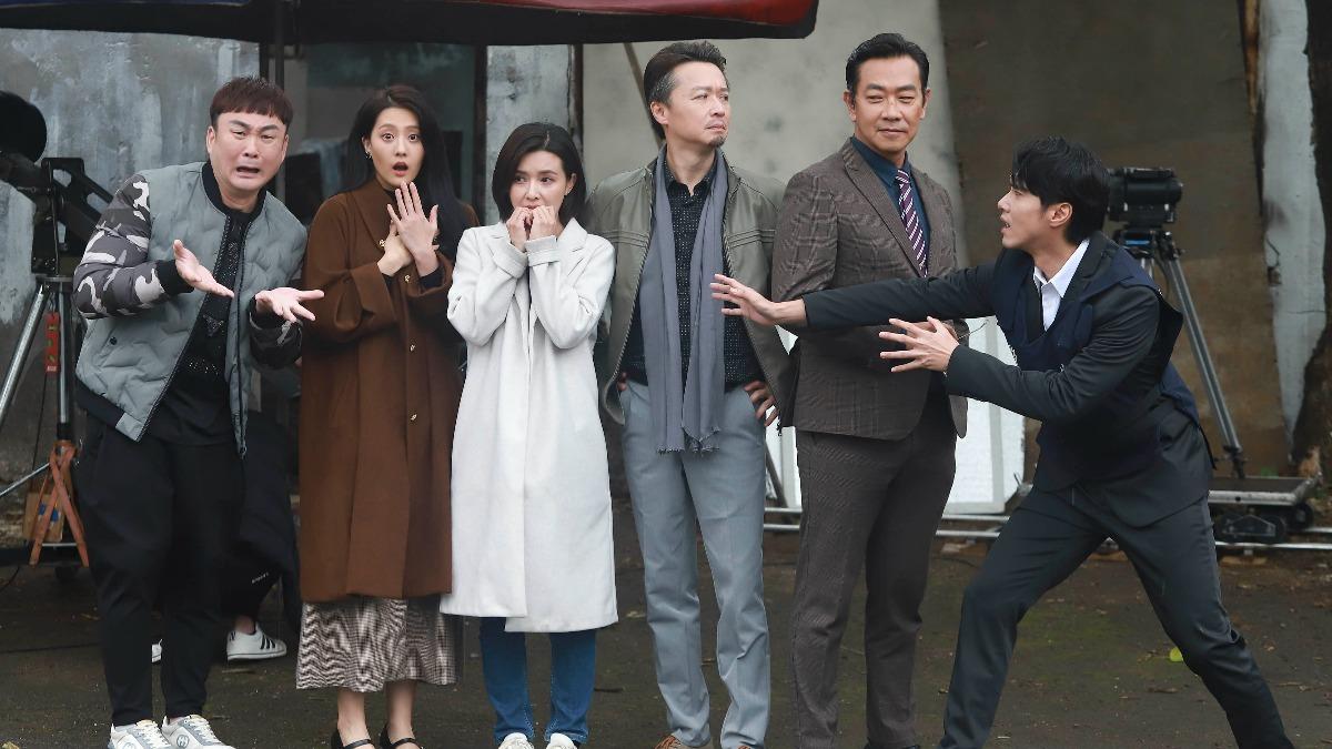 左起洪毛、顏曉筠、吳婉君、何豪傑、江俊翰、洪浩竣。(圖/民視提供)