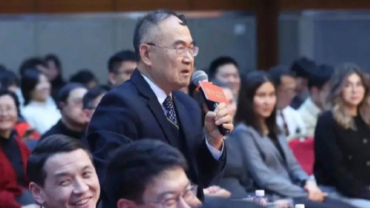 中國學者問哈薩克官員「怎讓女大學生服服貼貼生孩子」