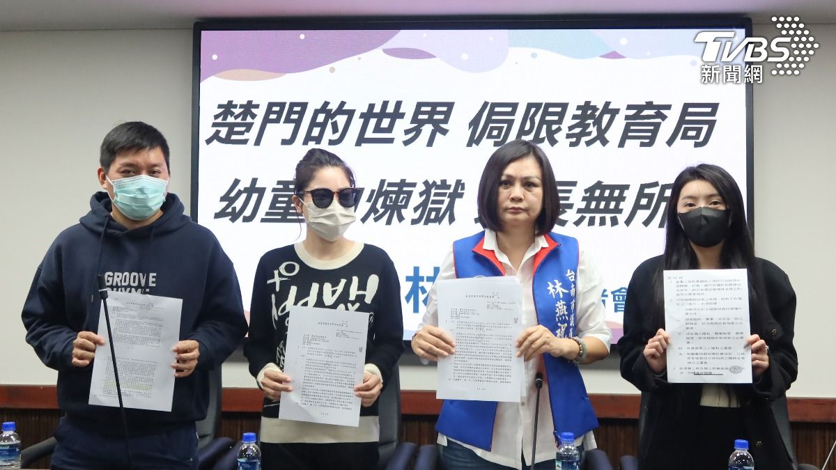 台南市議員林燕祝(右二)召開記者會,踢爆永康區知名幼兒園不當管教。(圖/TVBS)
