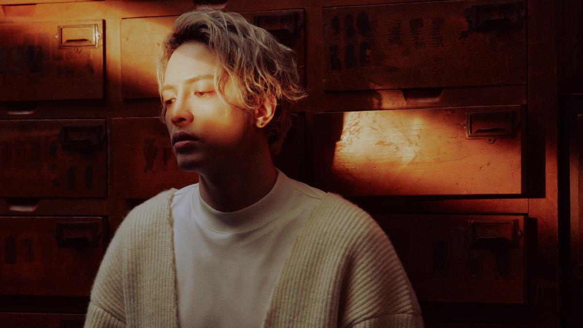 慎入!J.Sheon坐頂樓邊緣恐怖畫面曝 差一步「通另一道門」