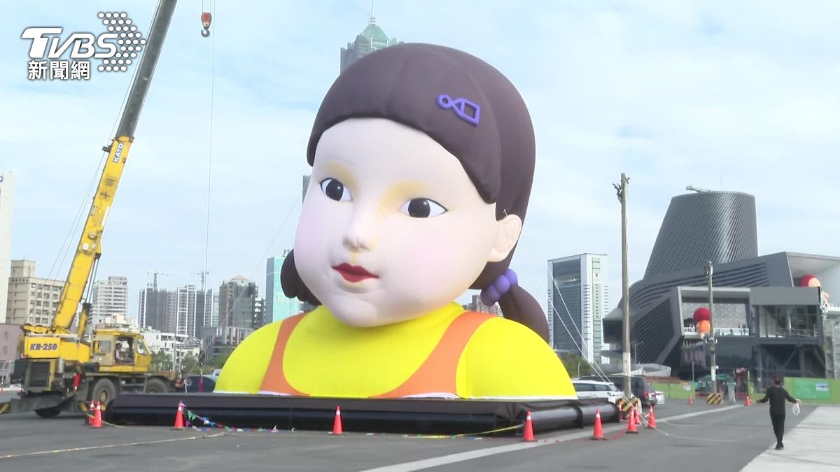 「魷魚遊戲」巨型英熙娃娃現身高雄港!主辦單位看中這點