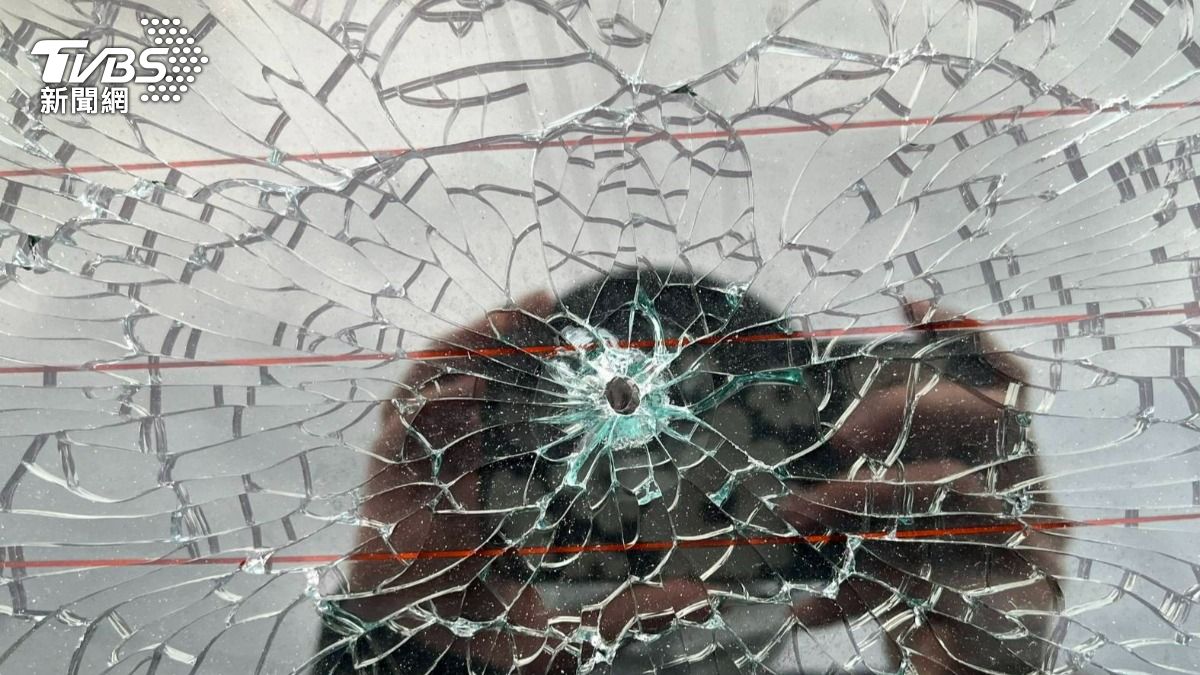 超烏龍!花蓮男玩彈弓射穿擋風玻璃 警方追查結果大翻轉