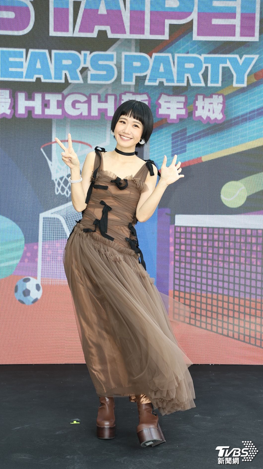 Lulu7度主持台北跨年。(圖/張哲鳴攝)