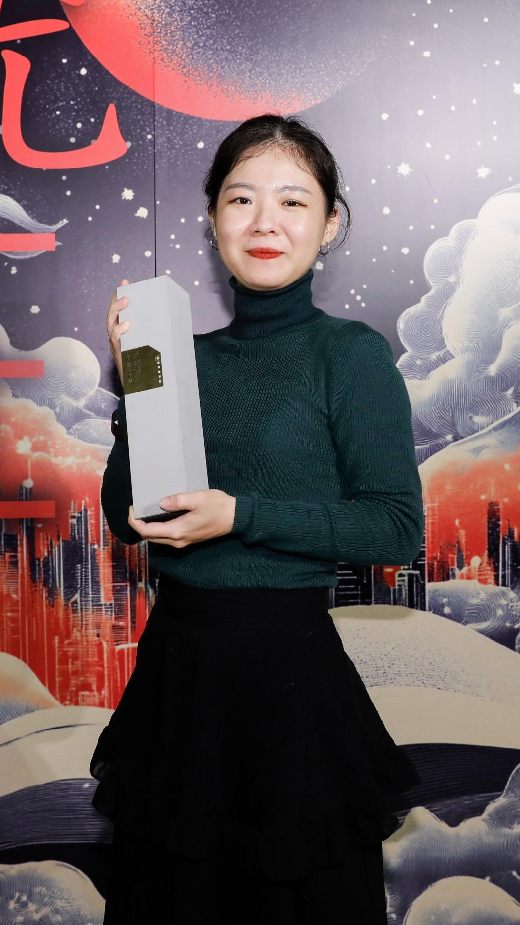 百萬影視小說首獎得主盧臆雯。(圖/鏡文學提供)