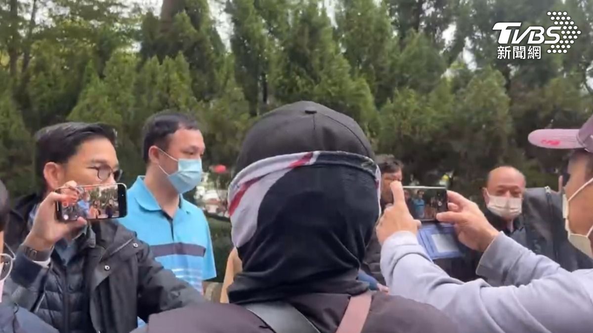 快訊/冬天也不換!五億高中生最終辯論 夏男同套「短袖藍衣」