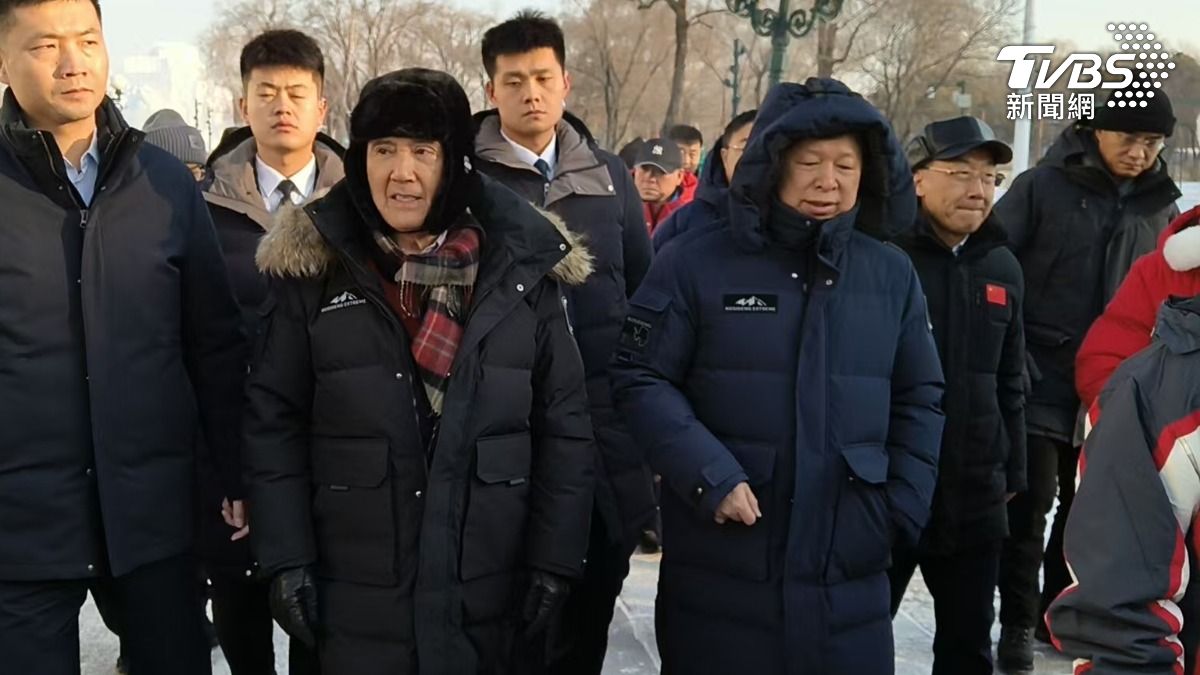 宋濤陪體驗雪雕 馬英九喊想做「戰車」:我陸戰隊出身的