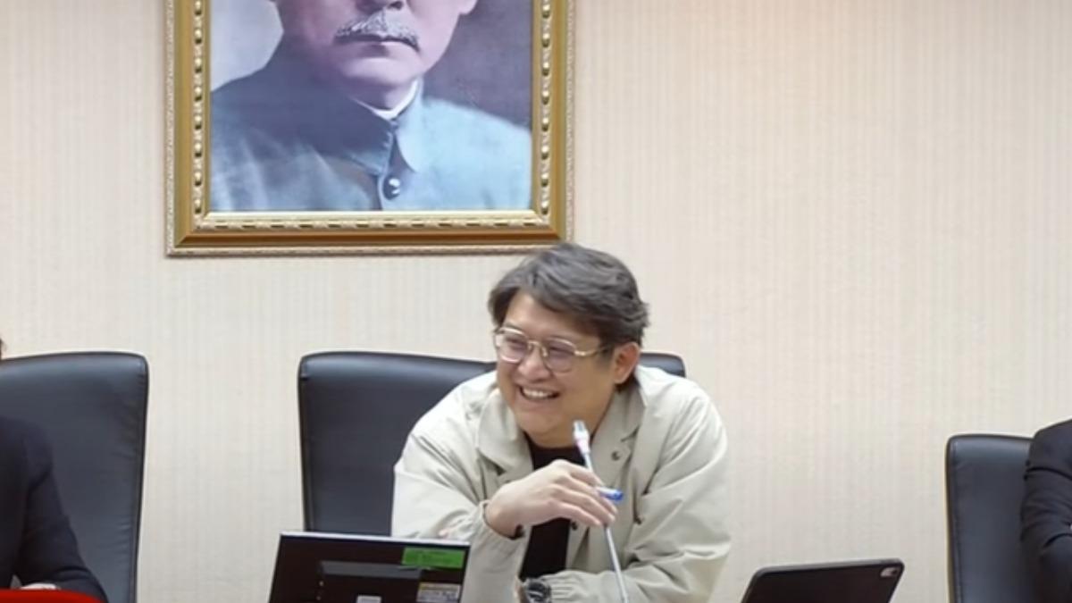 徐欣瑩請假！內政委員會藍綠為代理主席吵翻天　議事再停擺