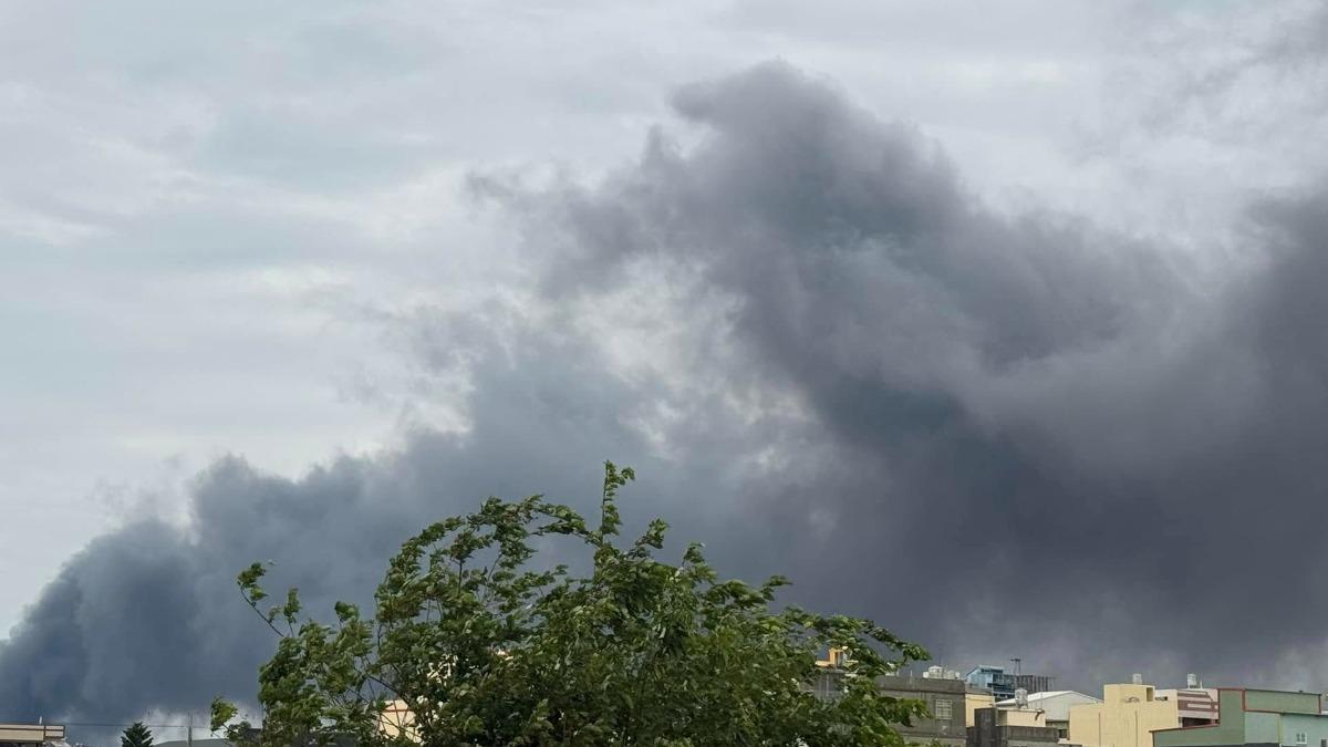 台中全聯倉儲大火!恐怖濃煙飄散彰化 當地人嚇壞:路都看不清楚