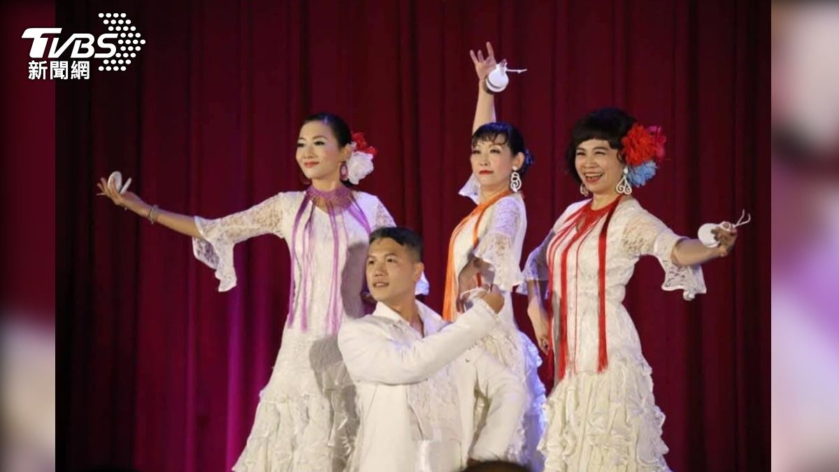 舞團十年果展相約「一起Olé到100歲」。(照片舞人幫提供)