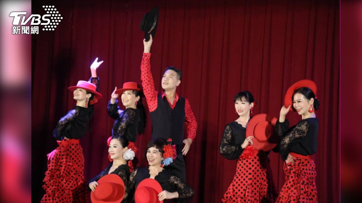 舞團十年果展相約「一起Olé到100歲」。(照片舞人幫提供)