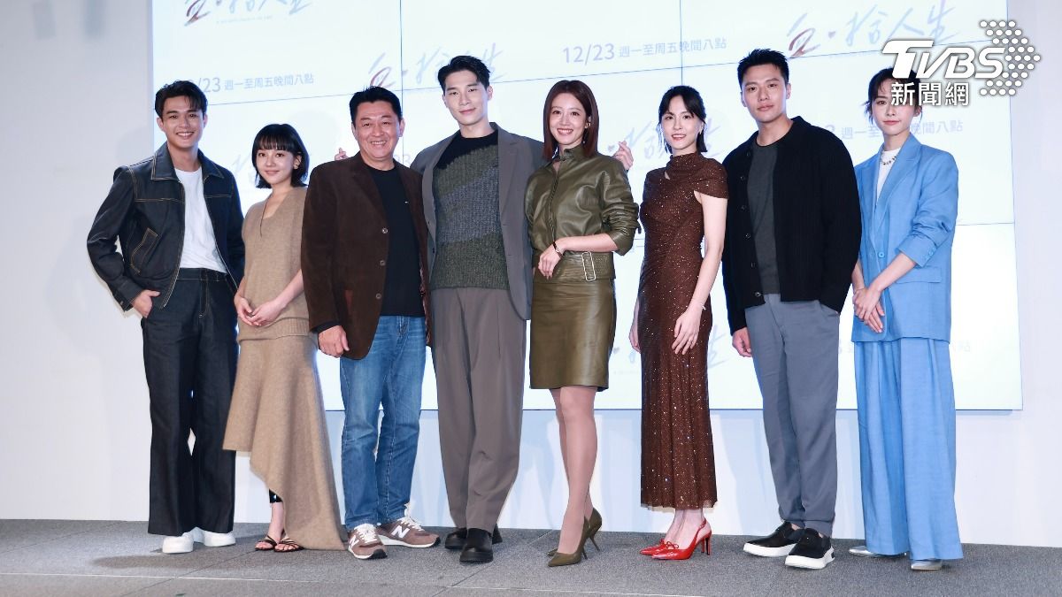 左起安俊朋、林思廷、庹宗華、宋偉恩、黃薇渟、魏蔓、張睿家、何思靜。(圖/黃城碩攝)