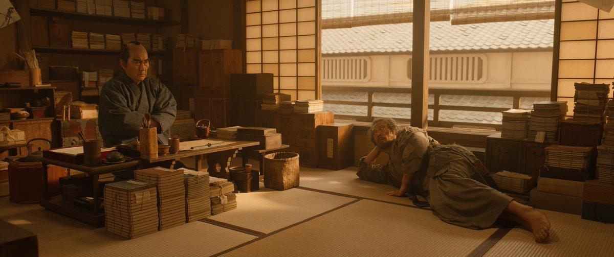 役所廣司跟內野聖陽聊天的場景藏有祕密。(圖/翻攝自hakkenden_movie推特)