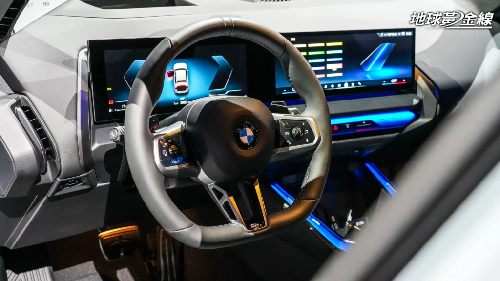 M款三輻式多功能方向盤為X3 xDrive20 M Sport標準配備。（圖／陳奕宏攝）