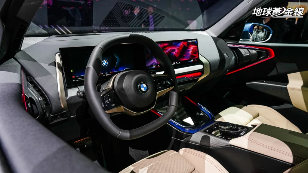 X3 xDrive20 xLine配備六角形雙輻式方向盤。（圖／陳奕宏攝）