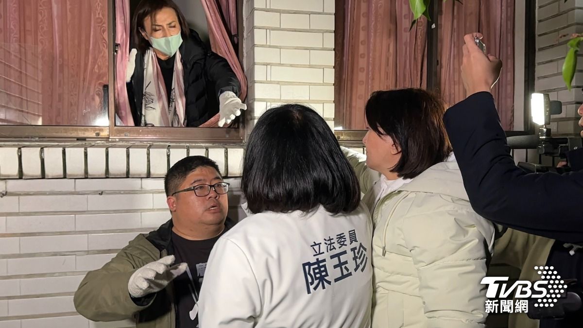 綠委夜襲破窗入議場、佔主席台!民眾黨:砸碎數十年民主珍寶