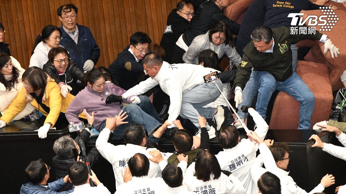 藍綠委爆推擠衝突。(圖/胡瑞麒攝)