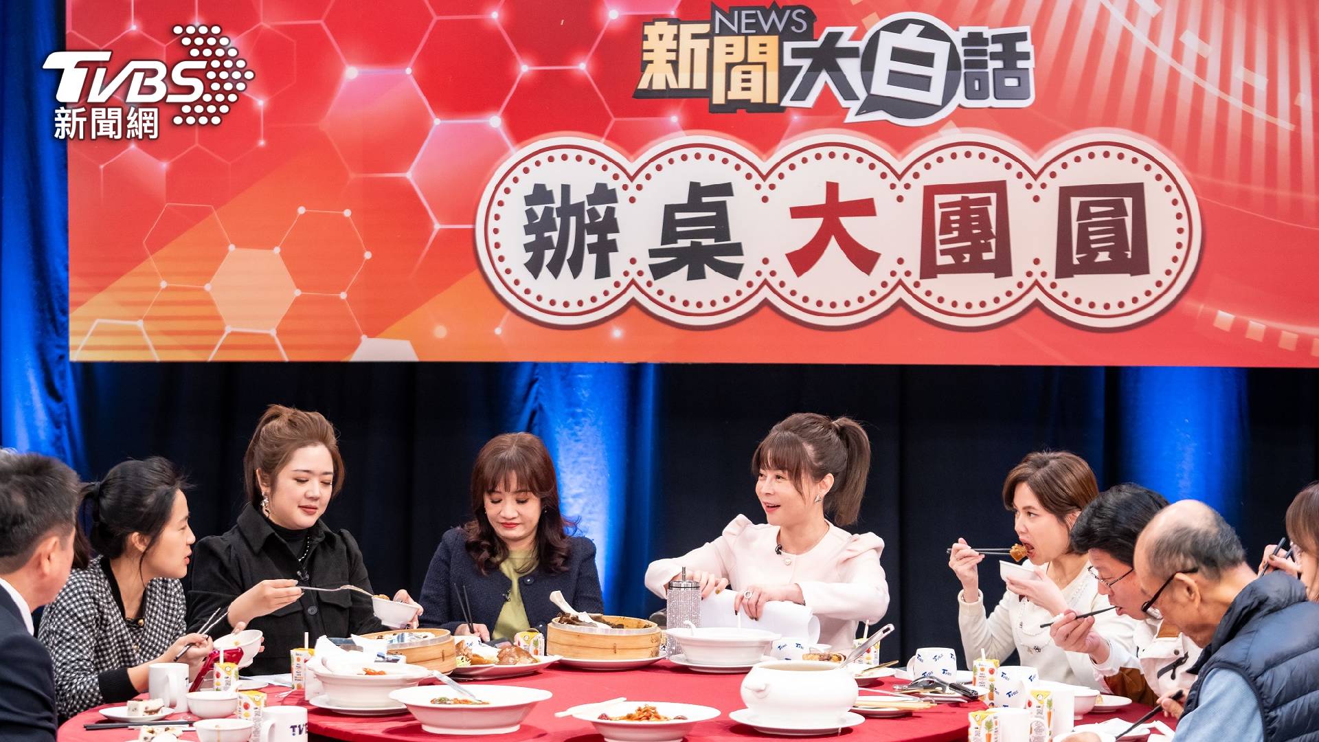 《新聞大白話》辦桌賀150萬訂閱 網讚謝龍介徐巧芯「被立委耽誤的歌手」