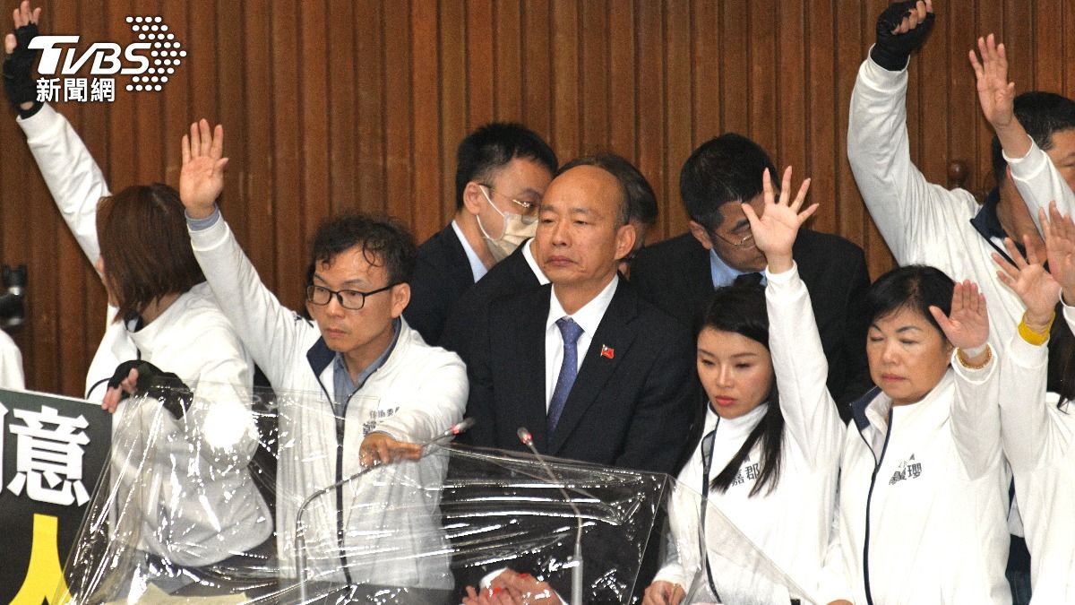 藍闖關成功！《選罷法》三讀通過　罷免連署加嚴、冒用個資最高關五年