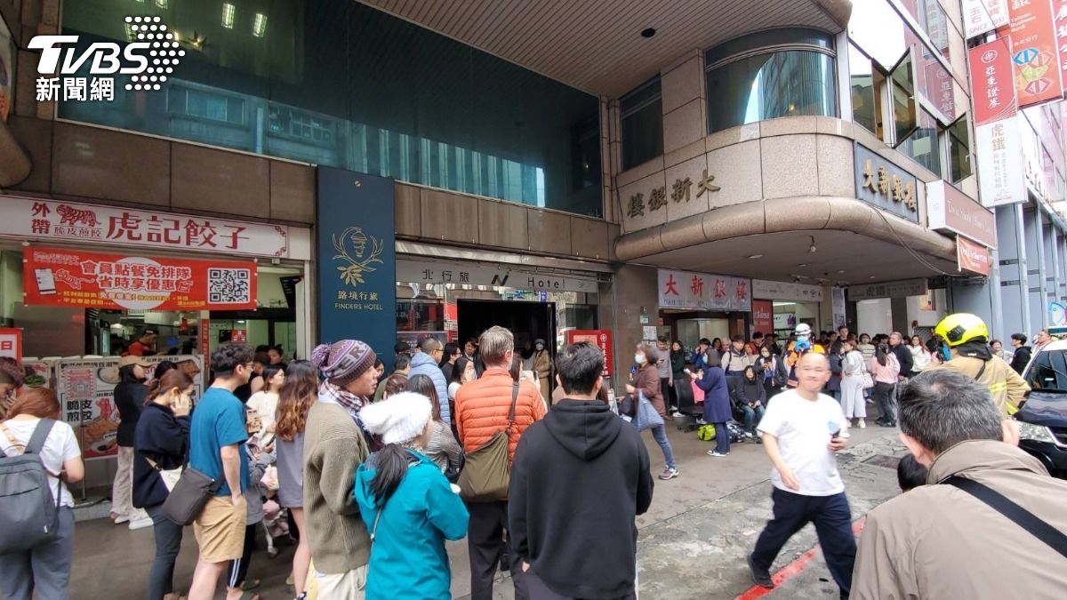 快訊/爆炸聲頻傳!北市重慶南路大樓失火 1人全身燒傷6人送醫
