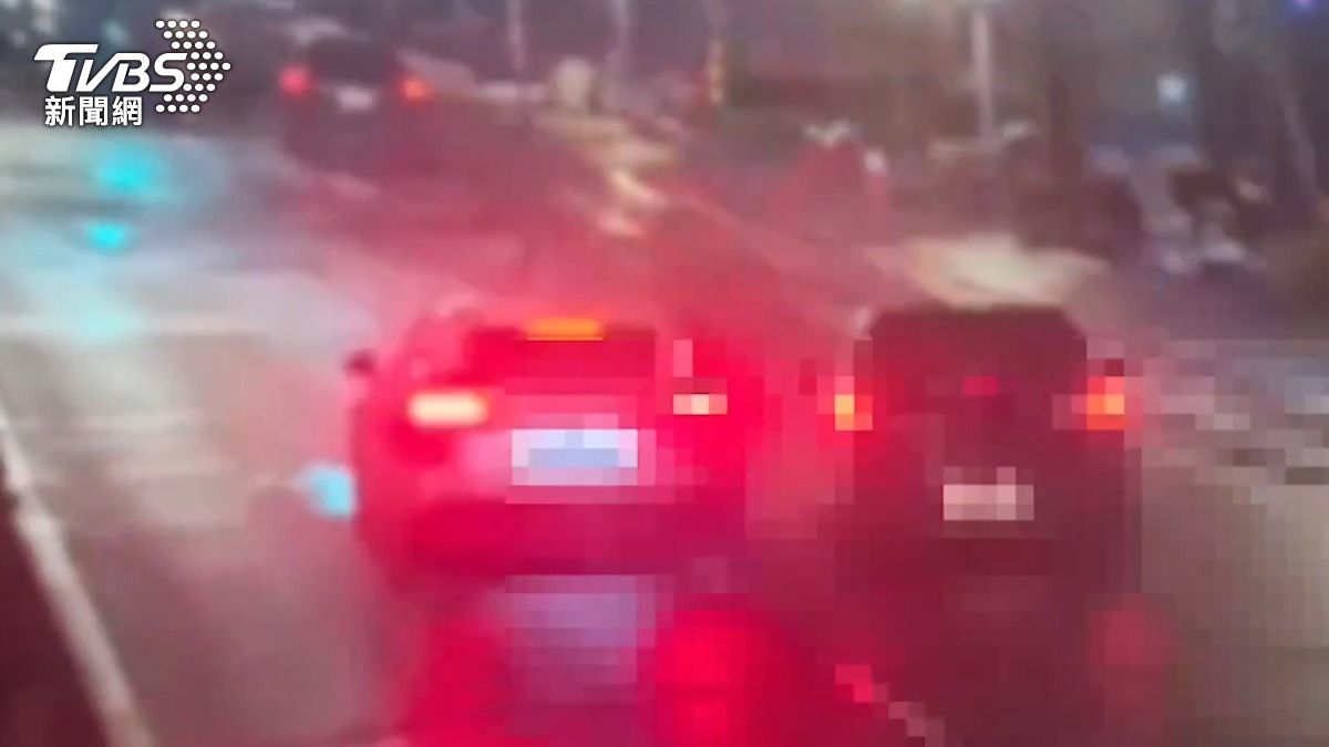 搶我車道幹嘛！超車引爆街頭鬥毆　駕駛下車理論慘遭3打1