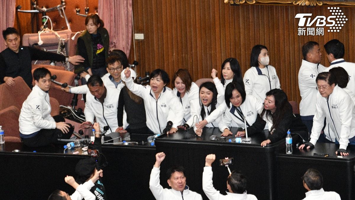 控鍾佳濱襲臀！陳菁徽曝被摸「雙腿之間」：性騷噁男一犯再犯