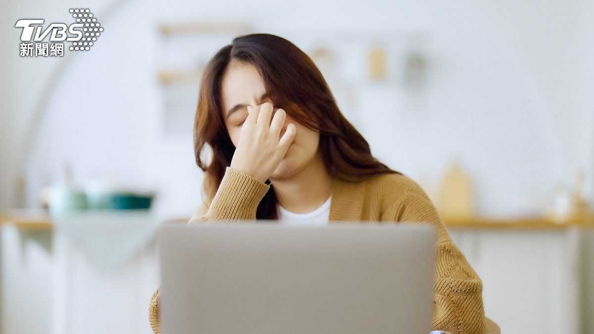 「揮不去的蚊子」讓人抓狂?飛蚊症8大生活困擾揭曉 如何緩解一次看