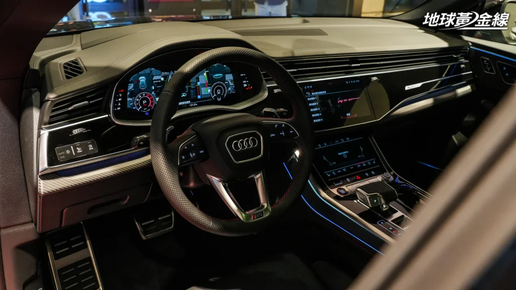 RS Q8車內同樣基於Audi的科技化座艙佈局。(圖/陳奕宏攝)