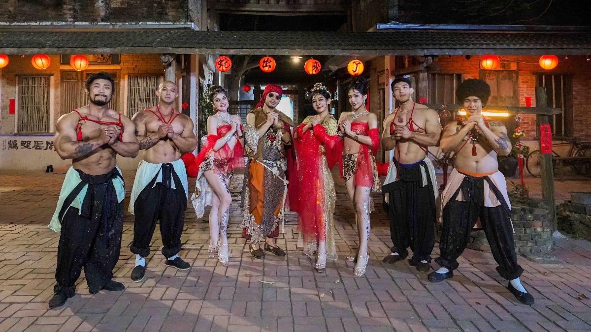 黃明志和王彩樺攜手力作,讓大批粉絲笑到噴淚。(圖/亞洲通文創提供)