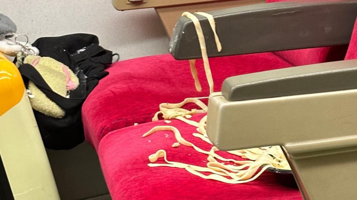阿伯搭台鐵搶位「突朝女乘客潑麵」　目擊者怒：幹壞事還躲起來