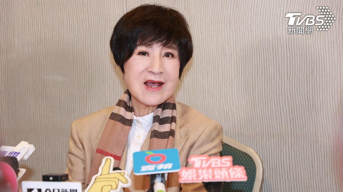 77歲歌仔戲天王坐輪椅現身!葉青首露面認「撞傷骨裂」近況曝光