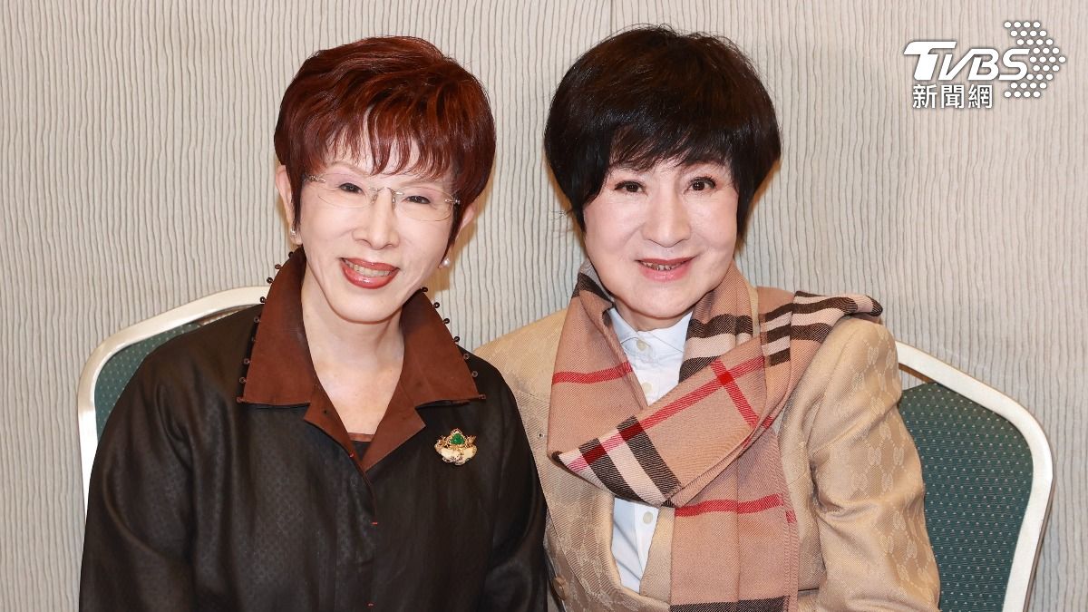 中華青雁和平教育基金會董事長洪秀柱（左）現身力挺葉青。（圖／黃城碩攝）