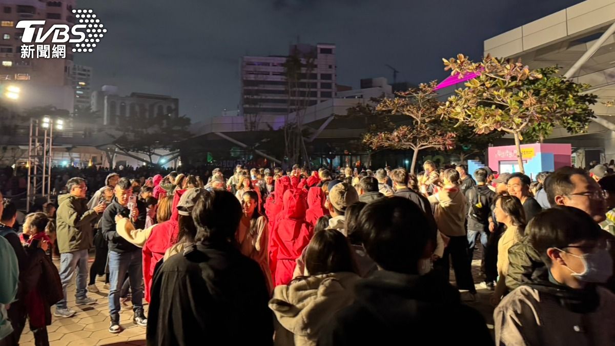 現場聚集超過11萬名粉絲與民眾。(圖/林雅婷攝)