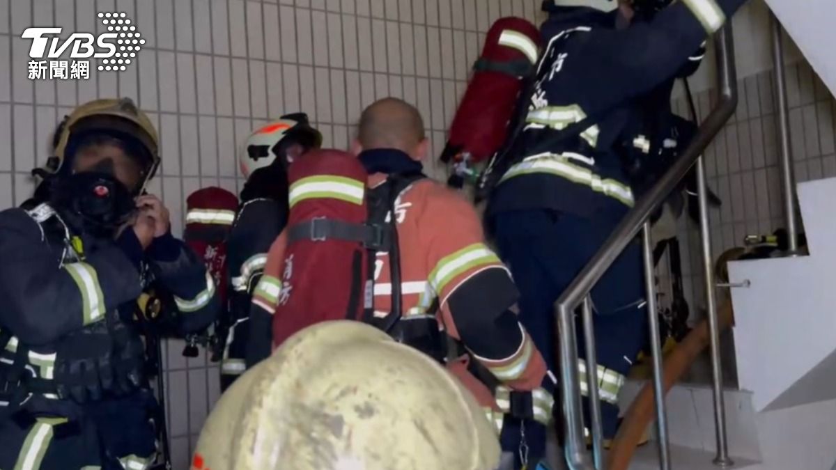 警消共派出34車、82人趕赴現場救援。(圖/TVBS)