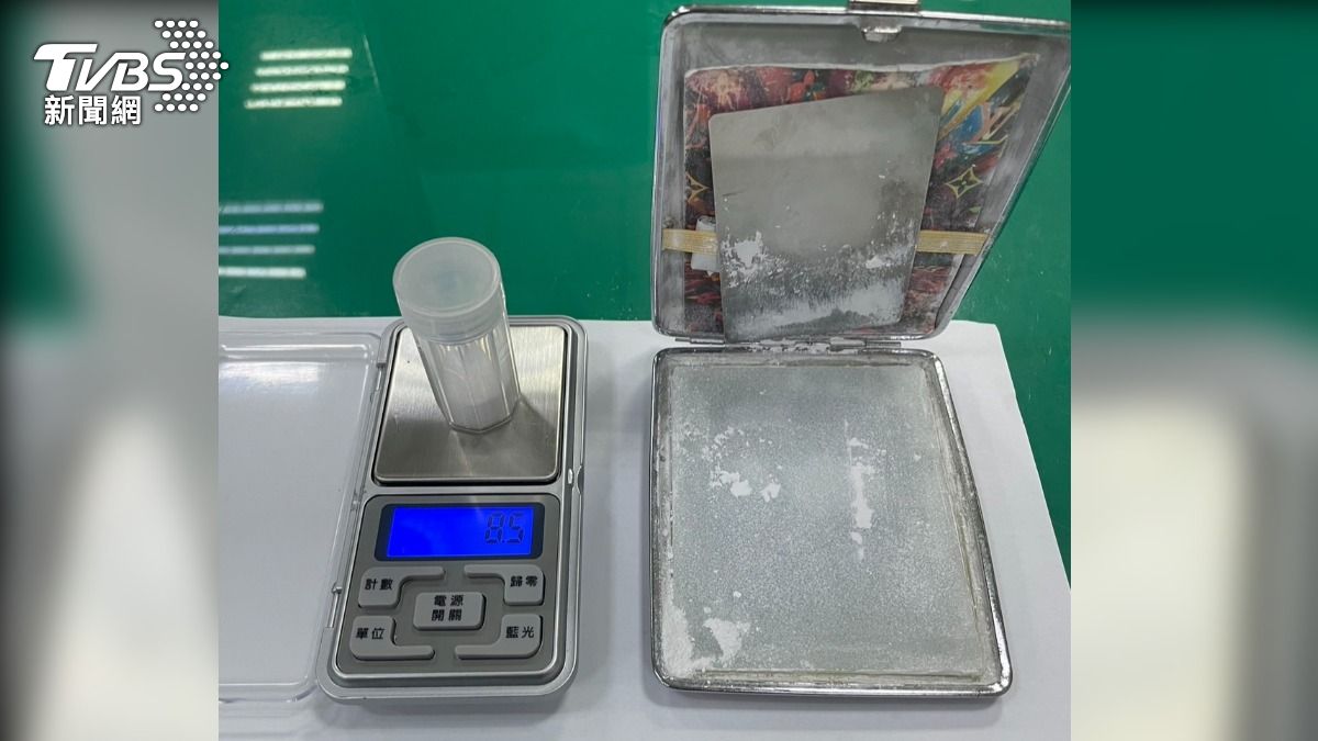 開到一半忍不住!台中男車上拉K爽幾秒 見窗外景象嚇到癱軟