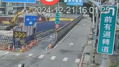 監視器拍下事發過程。（圖／TVBS）