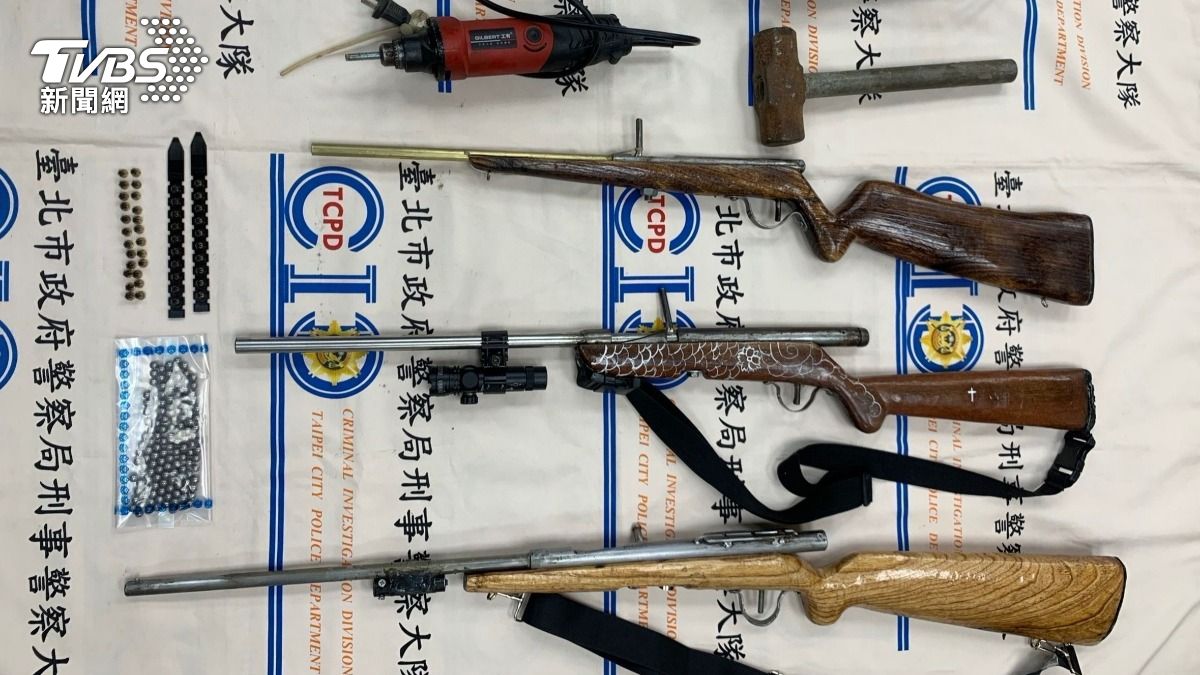 毒蟲被抓「手機有槍枝照」 警循線搗破兵工廠查獲3把長槍