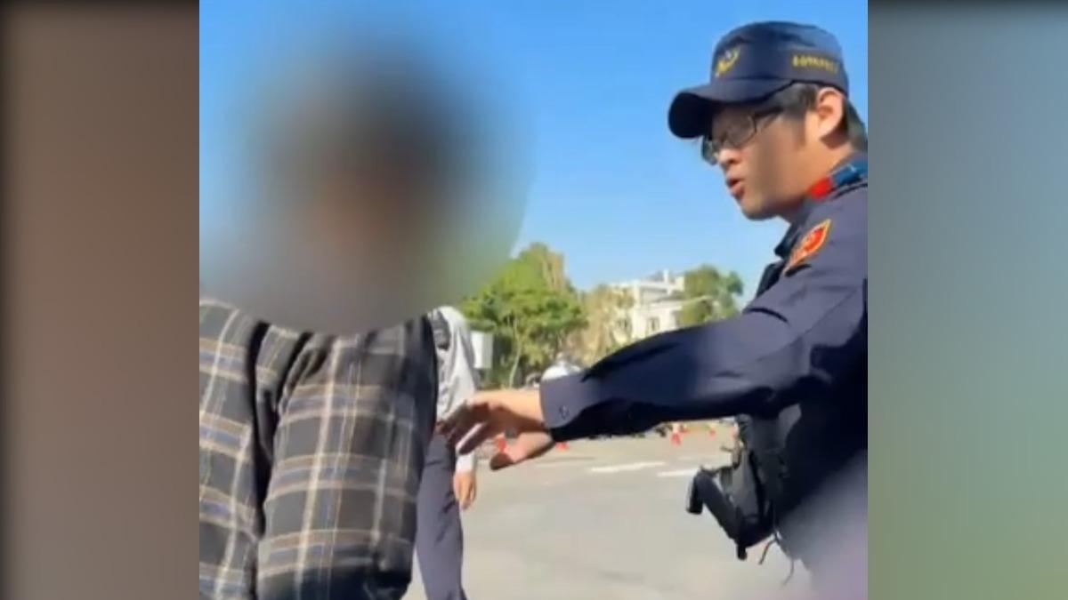 不滿施工繞道!台南火爆翁嗆義交 還持鐮刀襲警1人掛彩