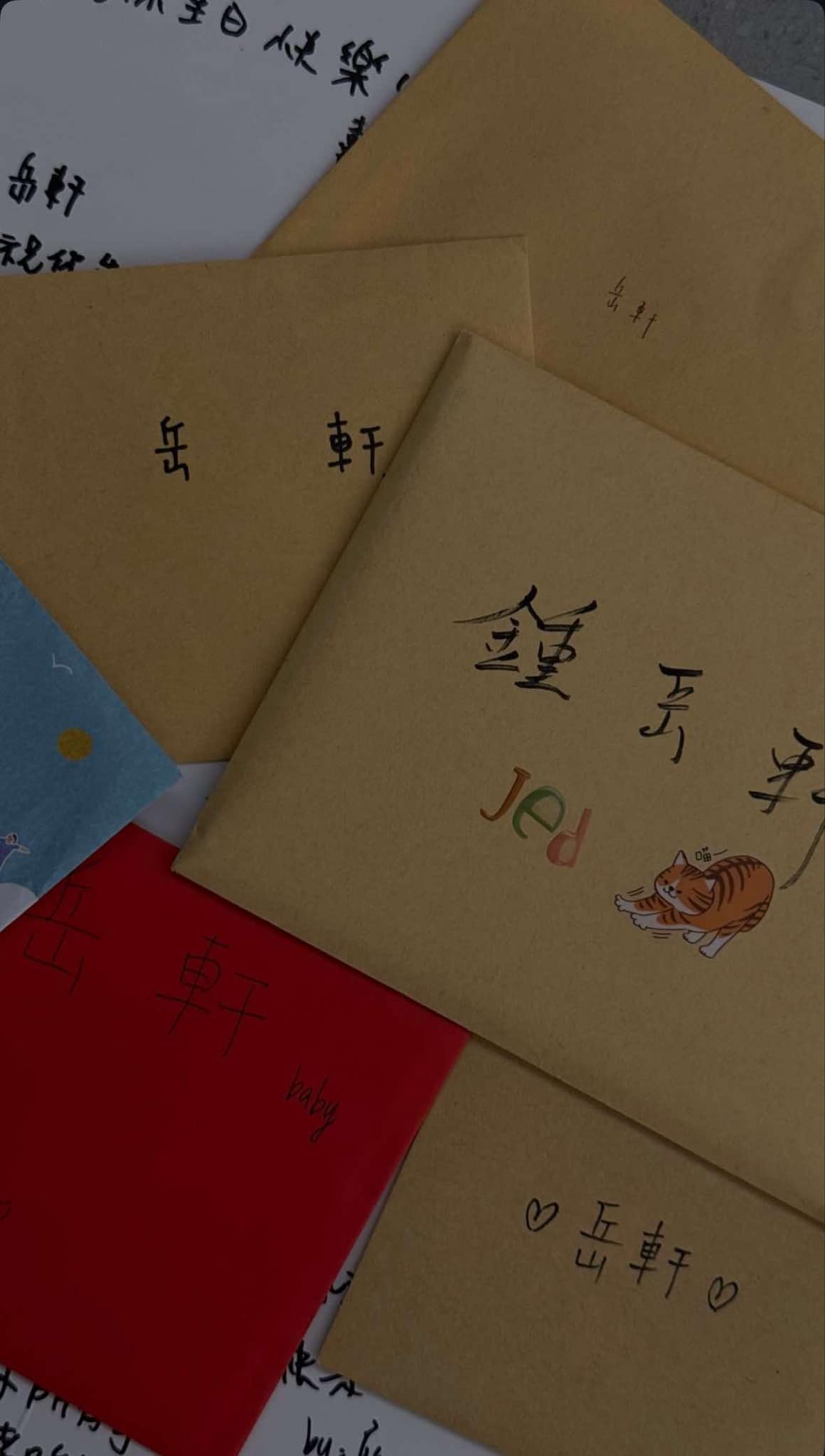 鍾岳軒收到粉絲手寫卡片,相當感動。(圖/翻攝自鍾岳軒IG)