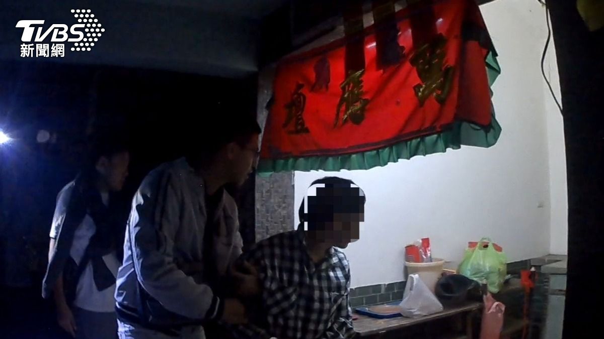 該名鍾姓犯嫌最終被警方逮捕。（圖／TVBS）