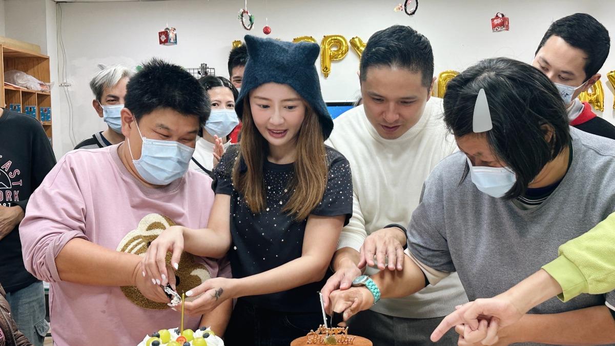 賴薇如和老公Royal一起參與公益。（圖／桃園市真善美社會福利基金會提供）