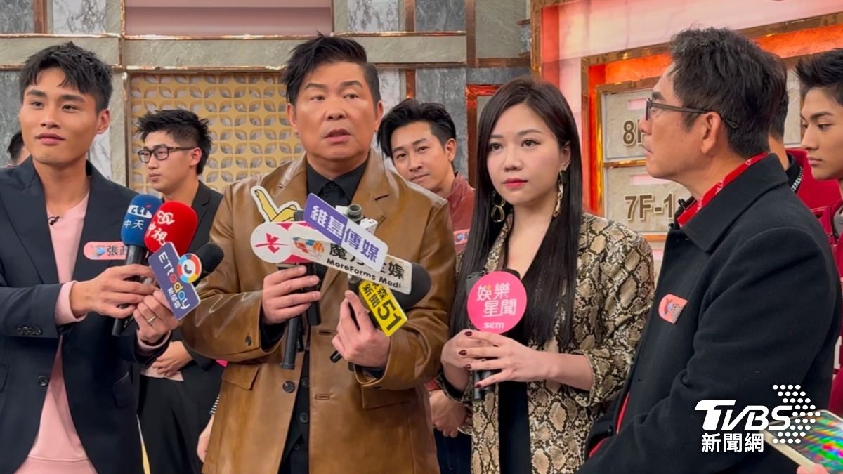 曾國城「黃金蟒」現形!自豪再大都裝得下 蔡尚樺主持尾牙進帳百萬