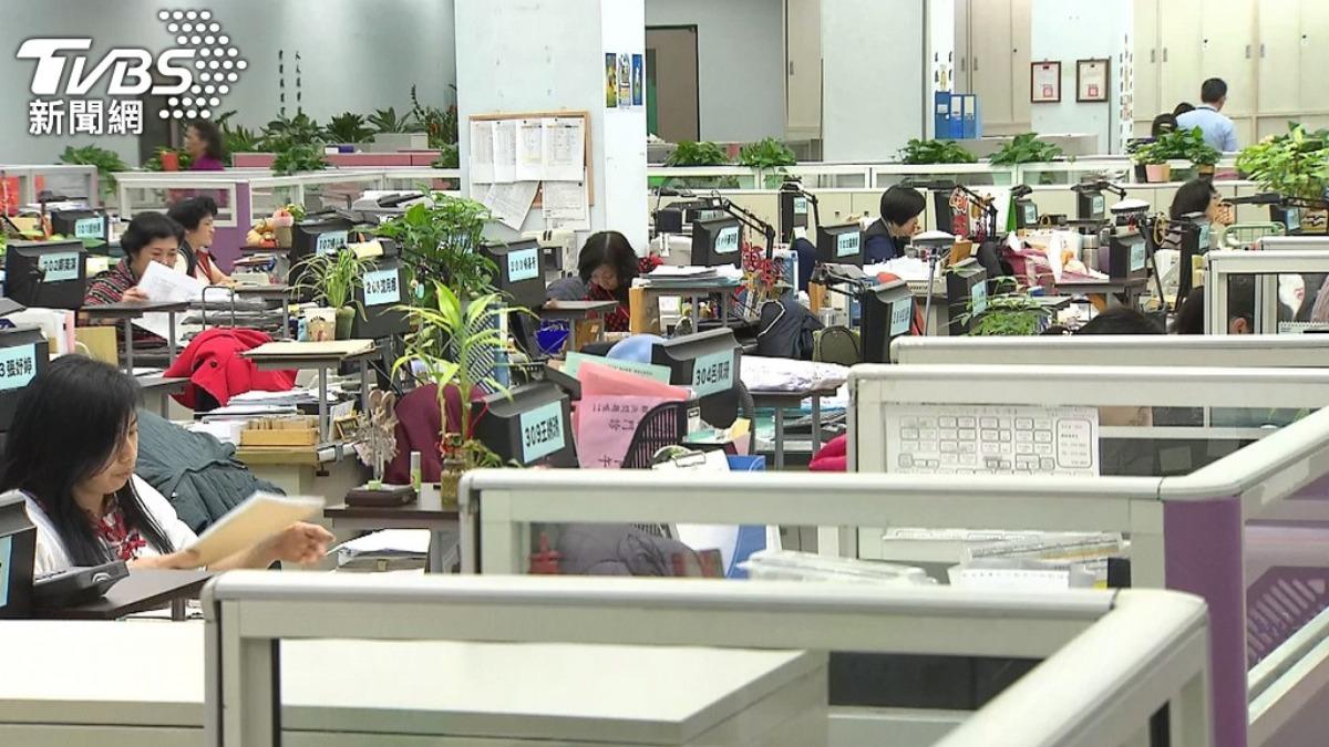 鐵飯碗生鏽了?他曝「新來的都中年人」 網曝殘酷真相:剩2優勢