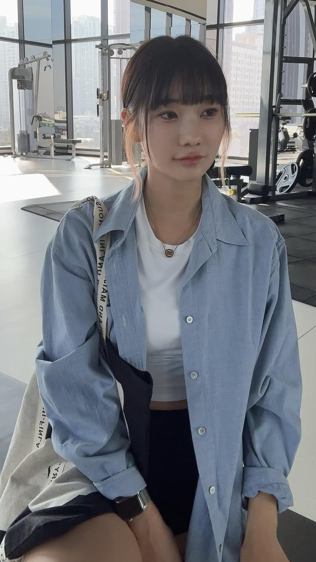 愛莉莎莎好奇大家分手會封鎖對方嗎。(圖/翻攝自IG)