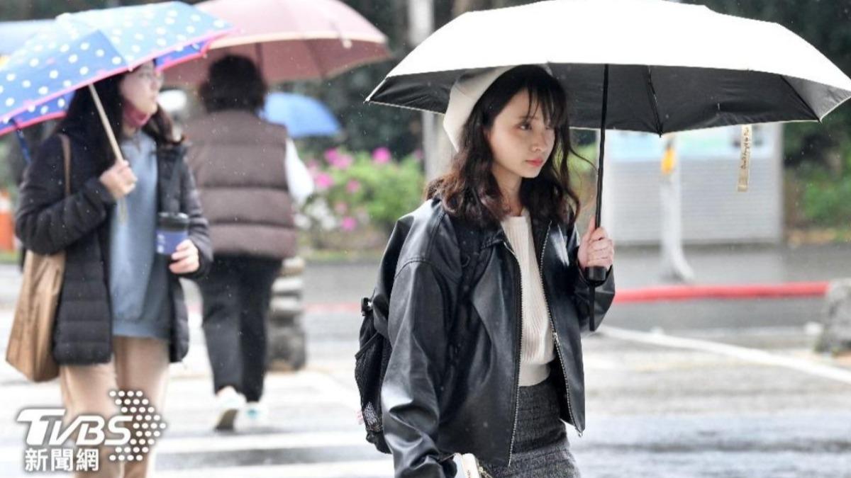 氣象署發布大雨特報。（圖／胡瑞麒攝）
