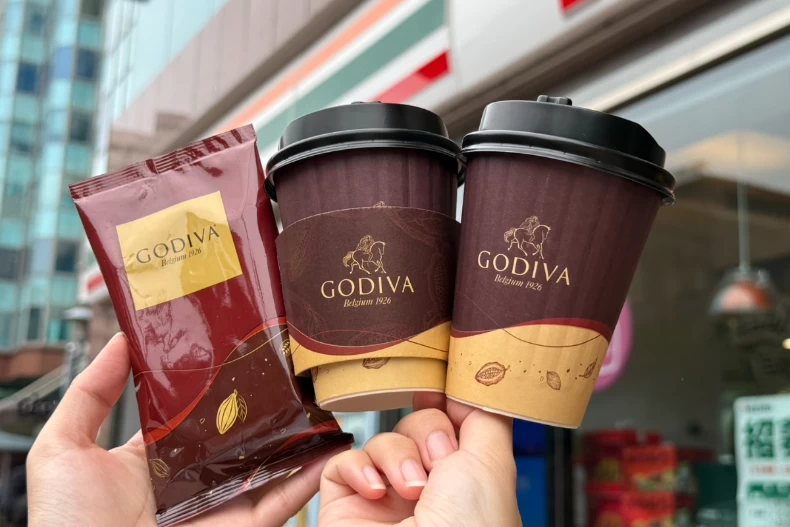 GODIVA熱巧克力整杯純牛奶調製。(圖/業者提供)