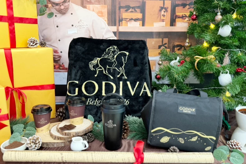 GODIVA法蘭絨毛毯。(圖/業者提供)