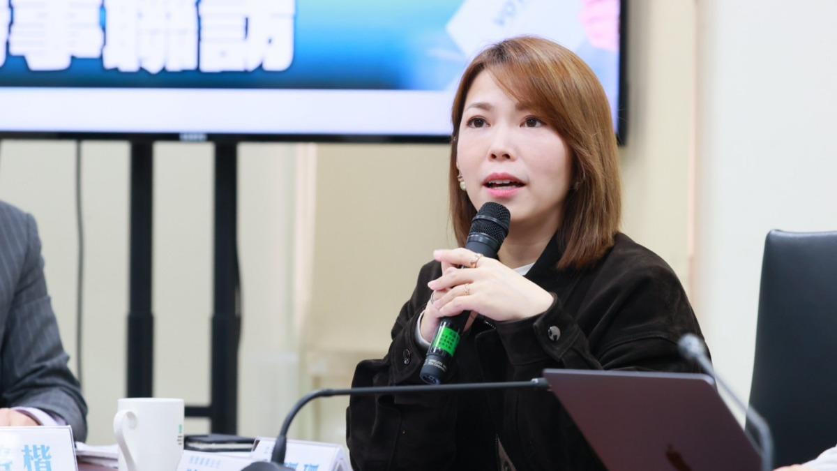針對《鏡週刊》再爆柯文哲曾在新加坡和沈慶京交付賄款，陳智菡怒嗆：「難道海關廢掉了嗎？」（圖／民眾黨提供）