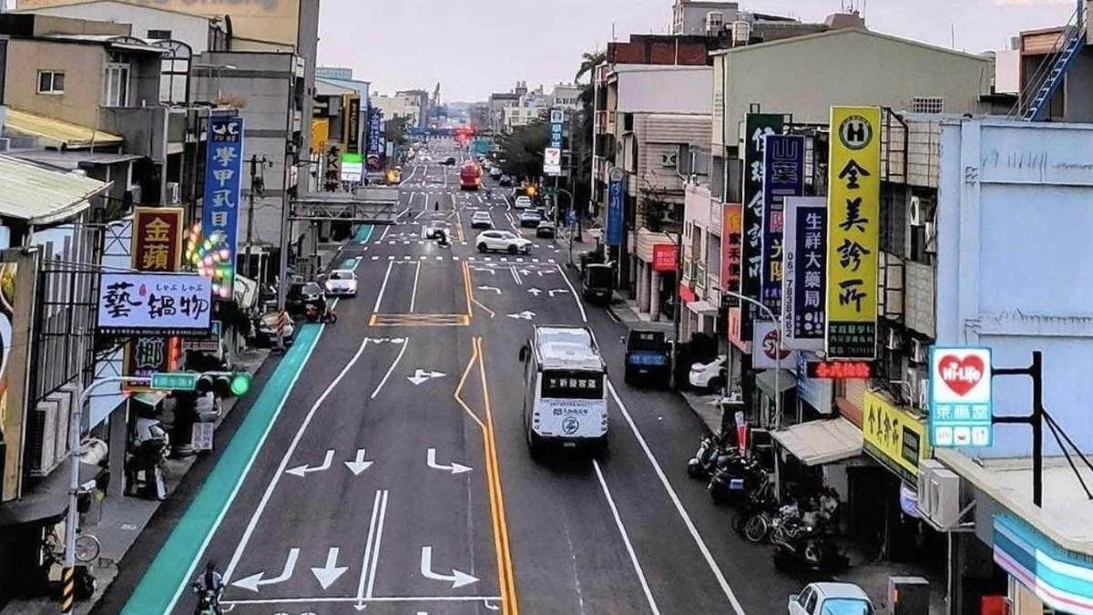 酒醉畫的?台南標線「詭異雙V」遭酸罰錢陷阱 公路局:將改善