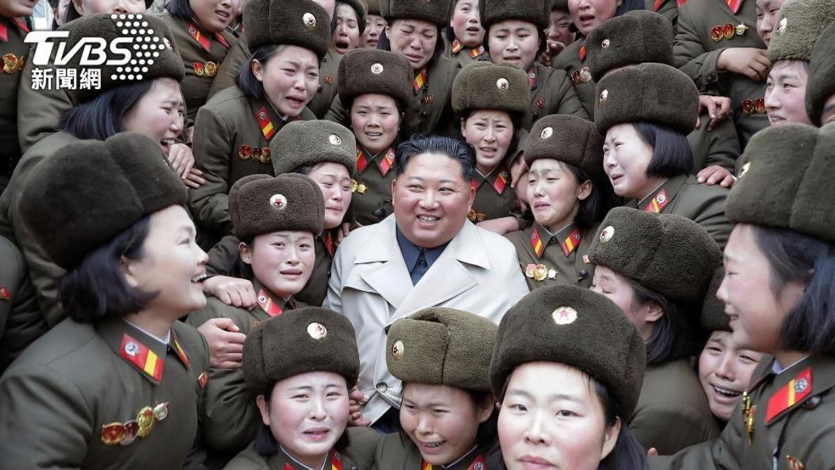 金正恩老爸選妃專挑女學生　50位頂級美女集結成冊任他玩弄