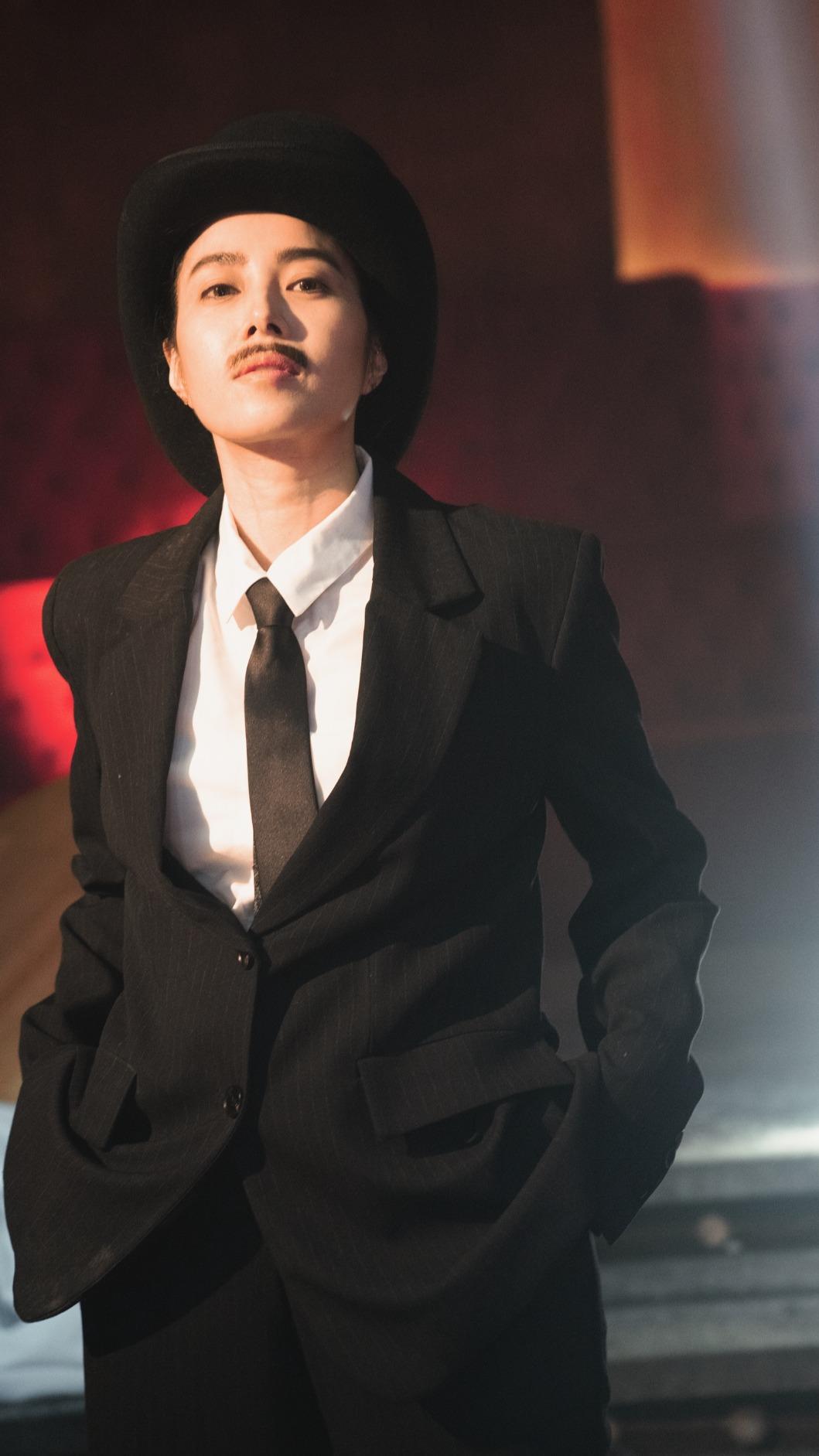 徐懷鈺女扮男裝。(圖/滾石音樂提供)